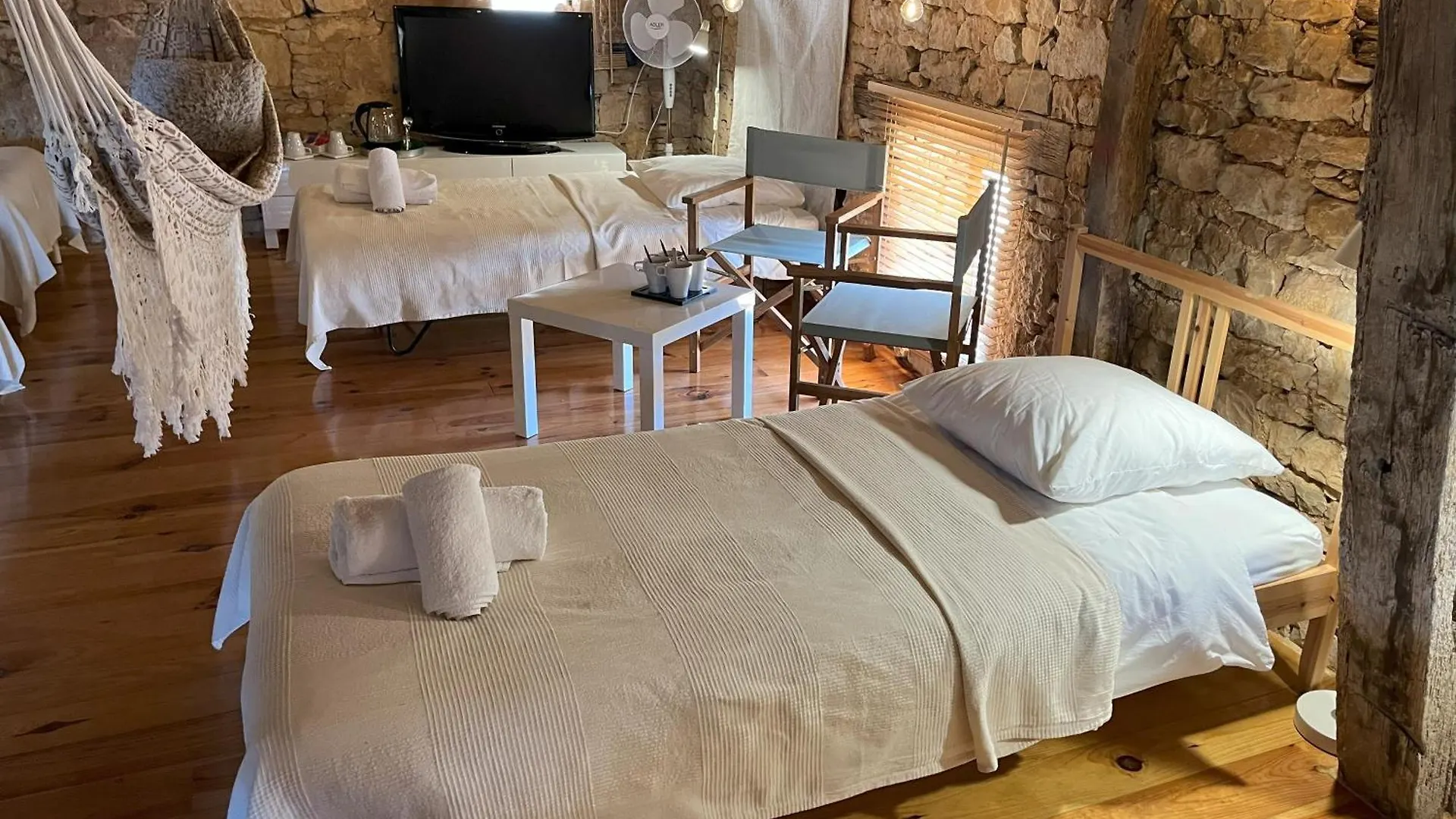 Sweet Home Cornelia Bruniquel